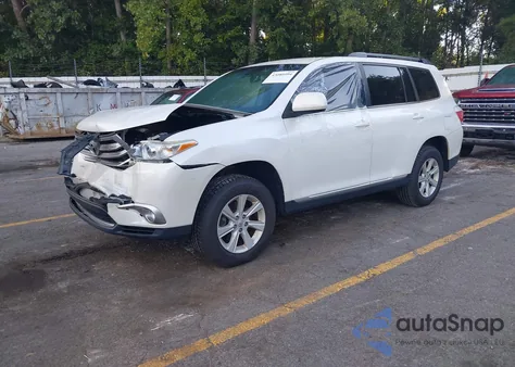 2013 Toyota Highlander Base Plus V6 из США, поврежденный, VIN 5TDBK3EH0DS180120